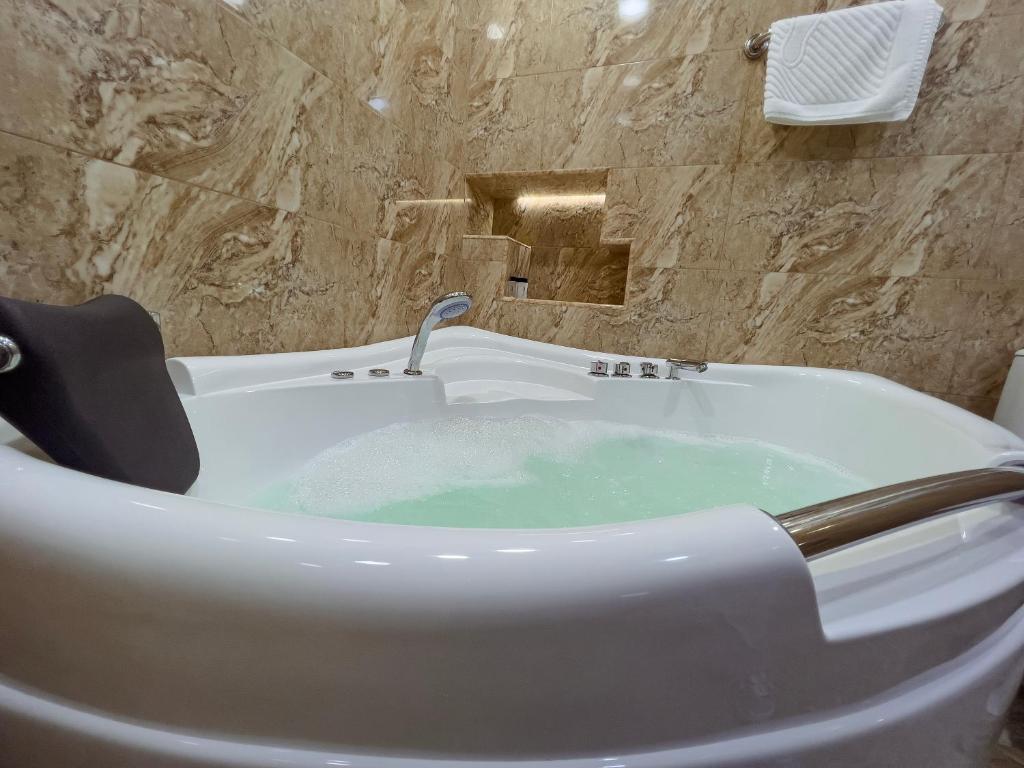 Koupelna v ubytování Opera Avenue Hotel