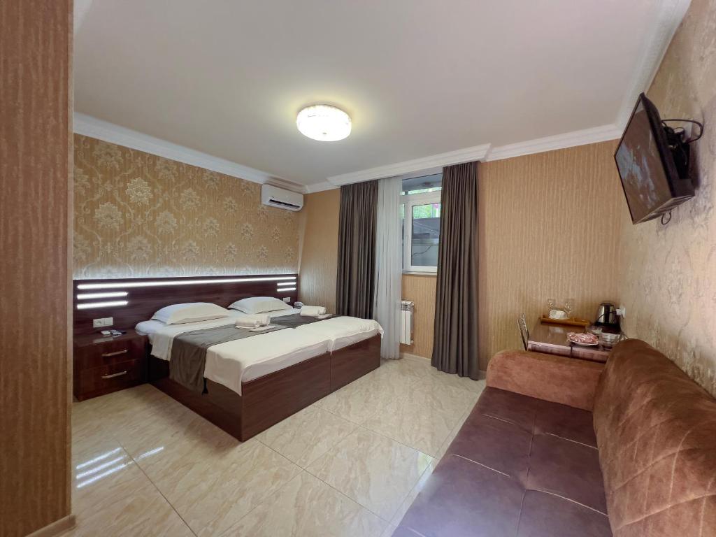 Postel nebo postele na pokoji v ubytování Opera Avenue Hotel