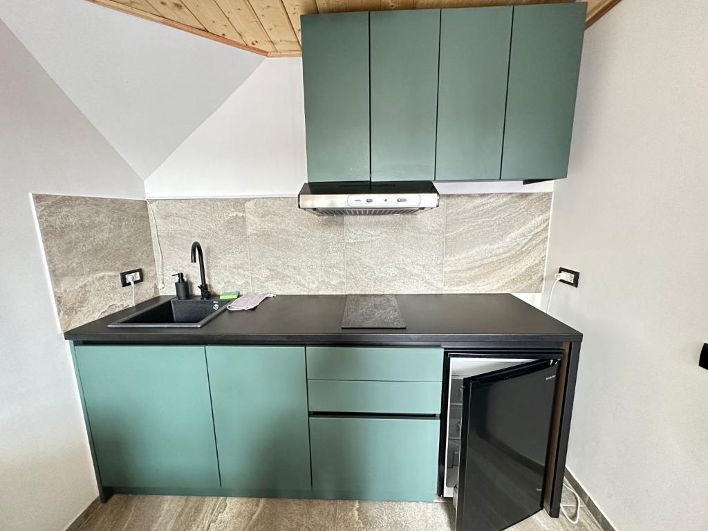 Kuchyň nebo kuchyňský kout v ubytování A Frame Chalet By Superski