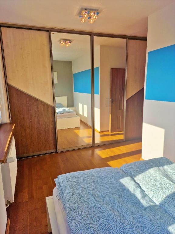 Postel nebo postele na pokoji v ubytování Parkowy - Sweet House