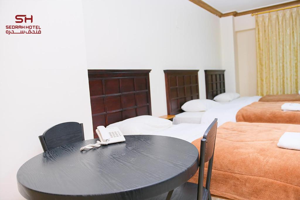 Postel nebo postele na pokoji v ubytování Sedrah Hotel