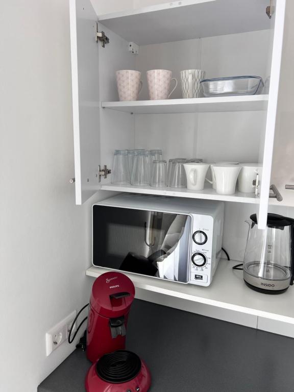 Prime Host Balcony Apartment - 8