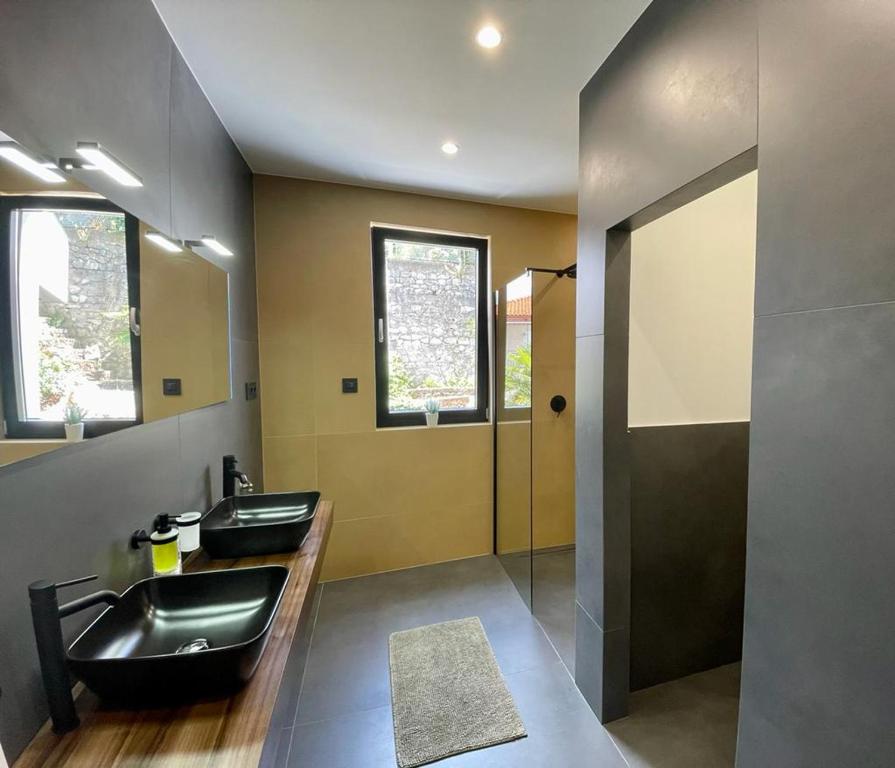 Villa V with pool and free parking - 12