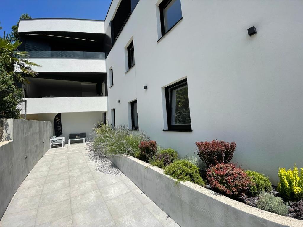 Villa V with pool and free parking - 15