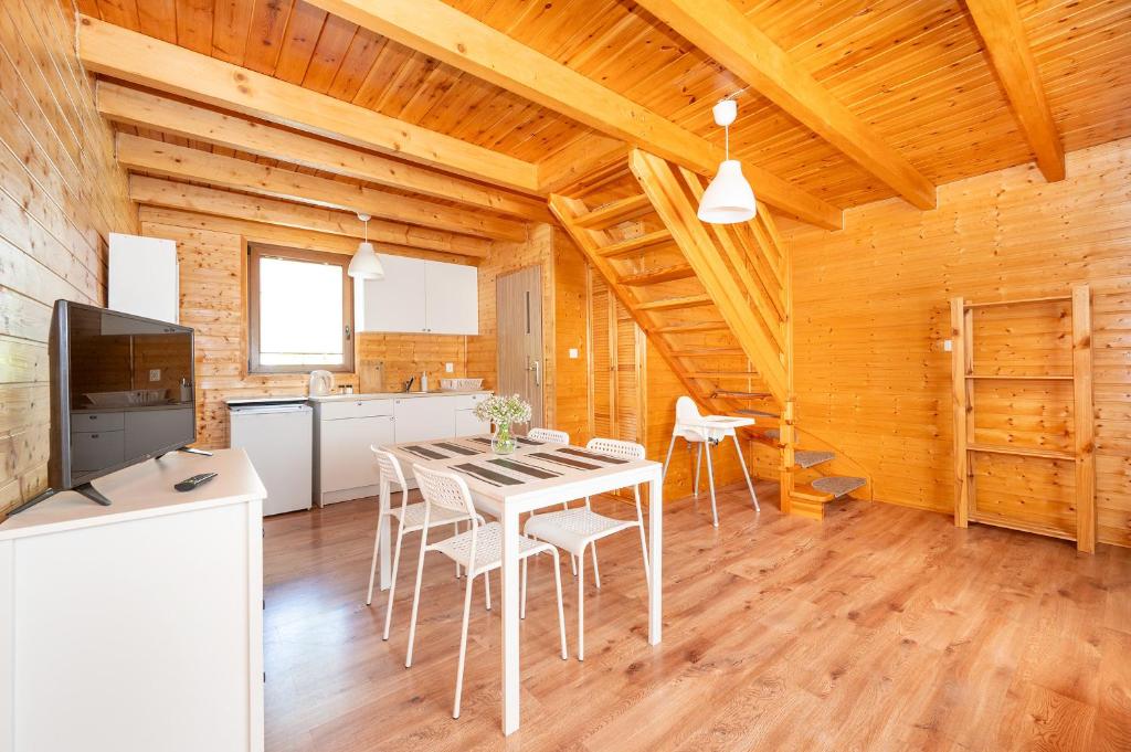 Kuchyň nebo kuchyňský kout v ubytování Domki LUX