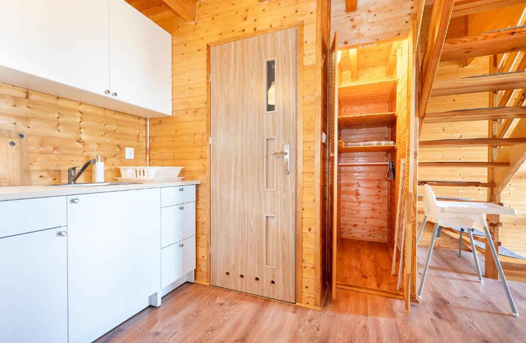 Kuchyň nebo kuchyňský kout v ubytování Domki LUX