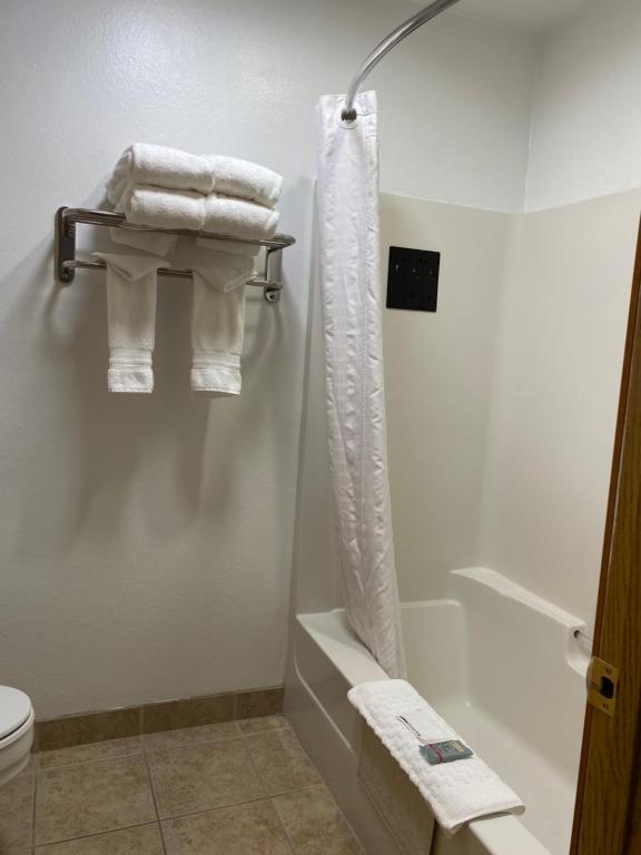 Wingate by Wyndham Mount Vernon - Queen Room With Two Queen Beds - Non-Smoking