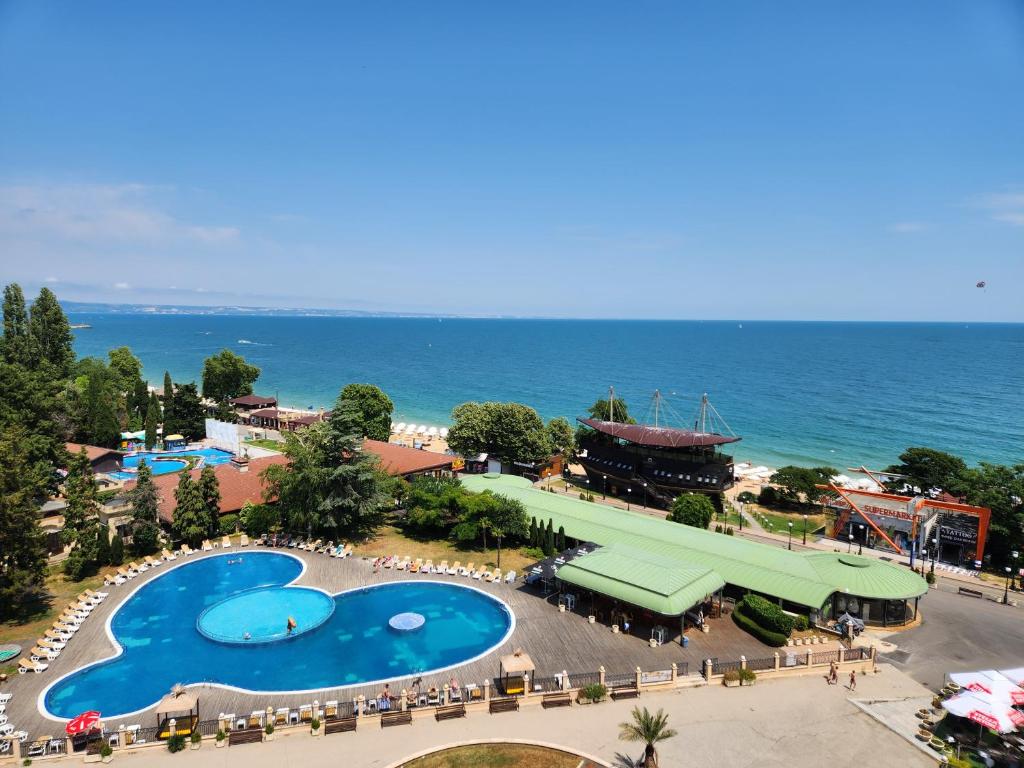 an aerial view of a resort with a swimming pool at Golden Sands Apartments Zlatna Kotva in Golden Sands