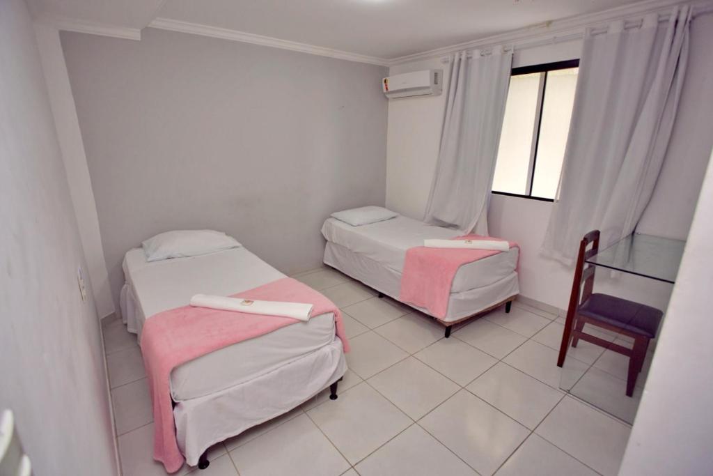 Postel nebo postele na pokoji v ubytování Pousada Paulett's - Hospedagem na Zona Norte de Ilhéus - Bahia