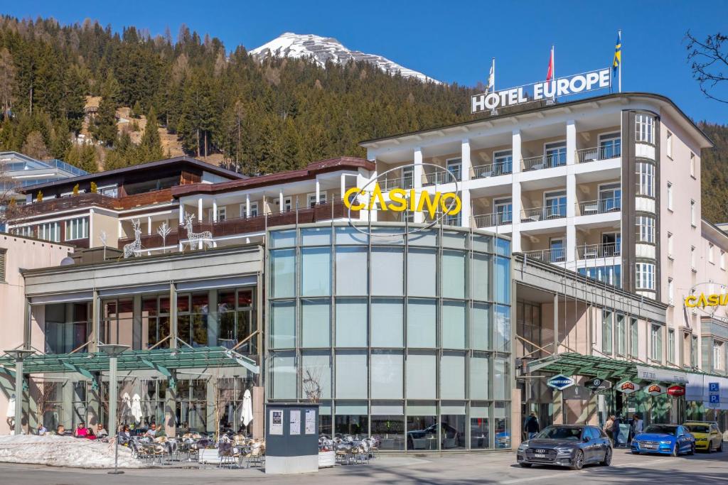 Nespecifikovaný výhled na hory nebo výhled na hory při pohledu z hotelu