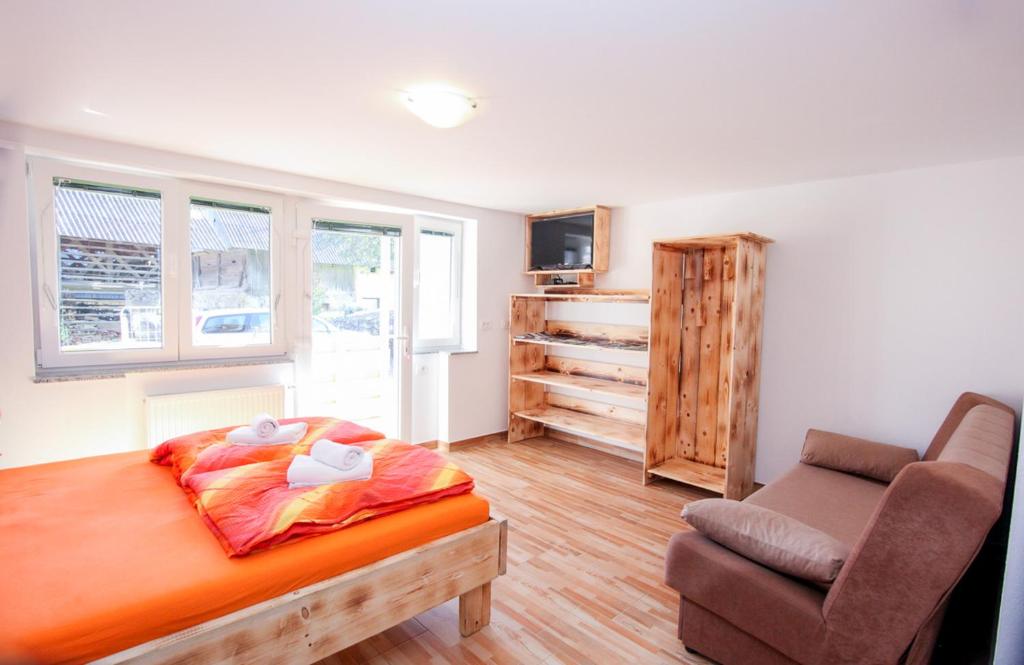 Apartmaji Pri Kozmavo - Little House - Studio Apartment With Balcony