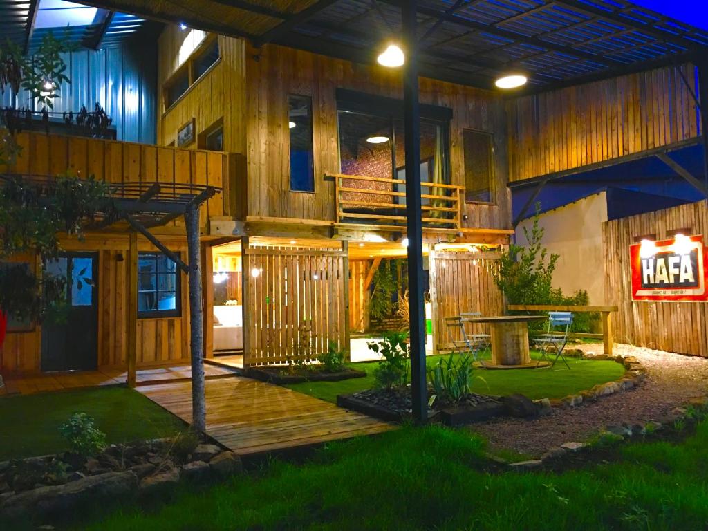 Photo de la galerie de l'établissement Magnifique loft atypique proche gare et bord de rivière, au Mans