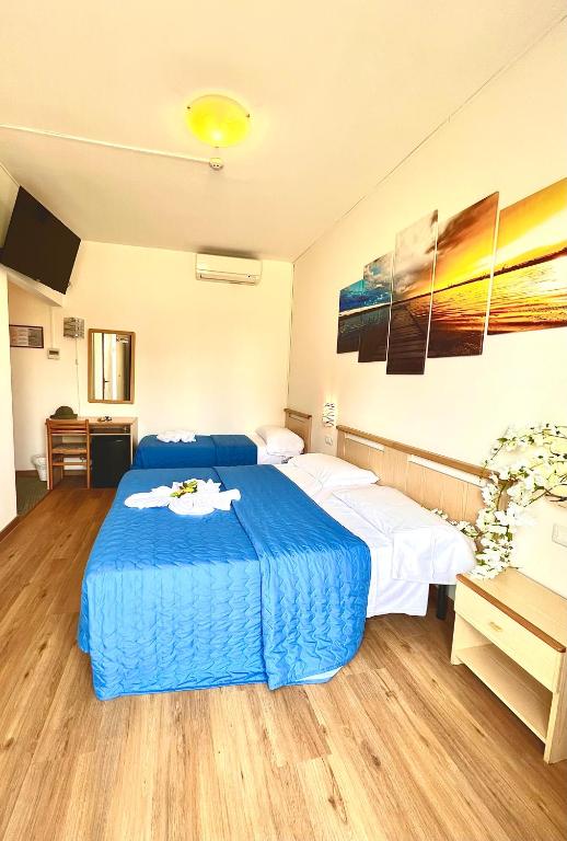Łóżko lub łóżka w pokoju w obiekcie Hotel Trovatore