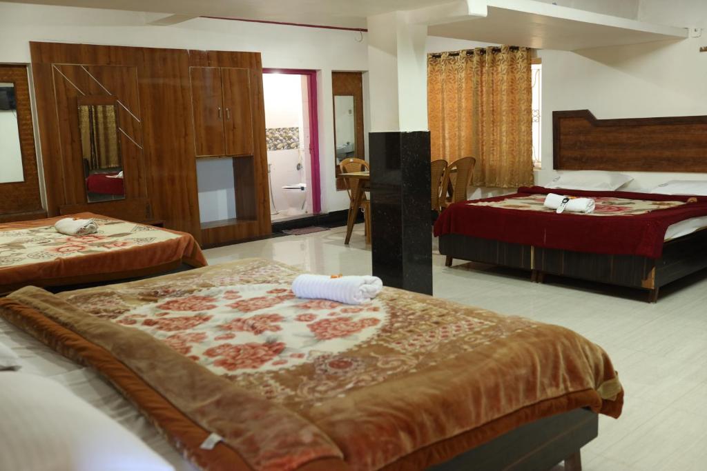 Postel nebo postele na pokoji v ubytování Hotel Sri Balaji