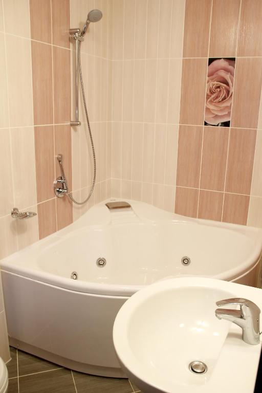 
Deluxe Suite with Spa Bath
