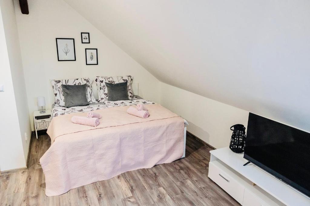 Postel nebo postele na pokoji v ubytování ŠUMAVSKÝ DVŮR