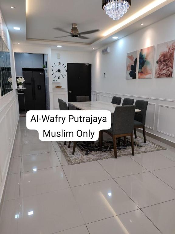 TV a/nebo společenská místnost v ubytování AL-WAFRY PUTRAJAYA Presint 16 - Bersebelahan Everly Alamanda Mall
