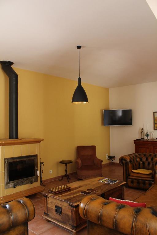 TV a/nebo společenská místnost v ubytování Bastide Saint Bernard