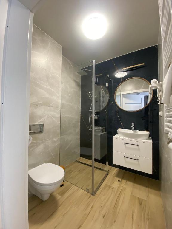 SOLEK, Apartamenty hotelowe i pokoje gościnne ze śniadaniem, przyjazne zwierzętom, wyjątkowe, z widokiem na Jezioro Jamno i w bardzo bliskiej odległości od morza - 8