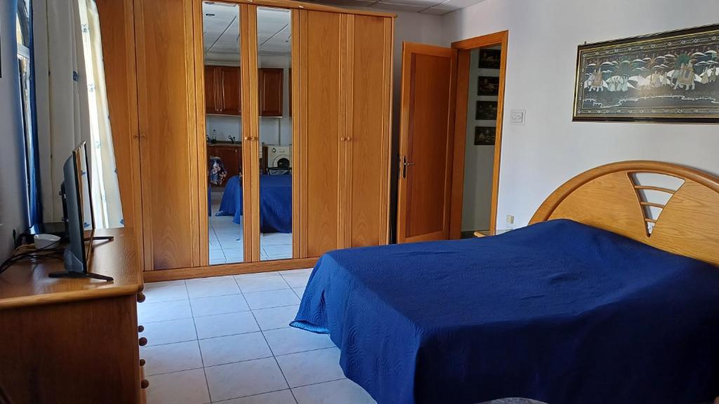 Postel nebo postele na pokoji v ubytování Cosy spacious maisonette