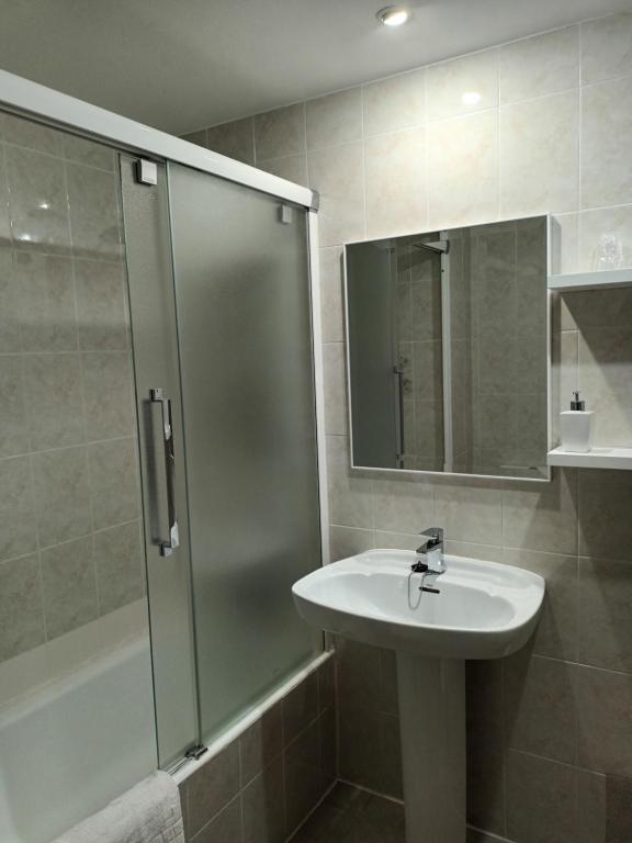 Koupelna v ubytování HOTEL FAMILIAR MAXIMINA