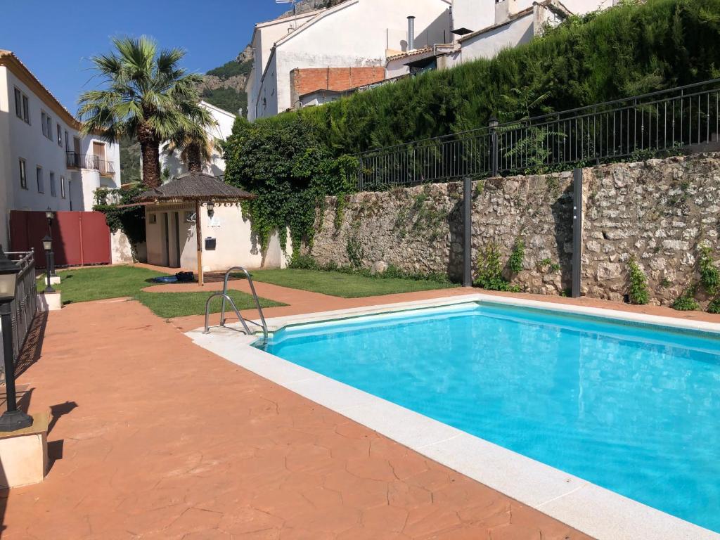 Bazén v ubytování Apartamento con vistas a la piscina y al castillo templario nebo v jeho okolí