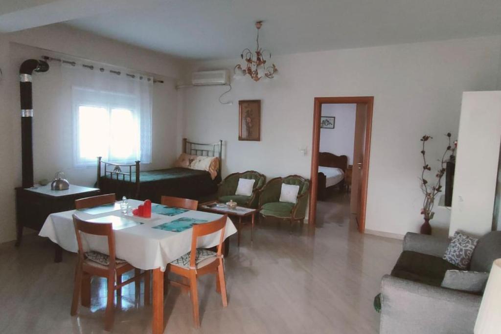 Casa con impronta vintage a Nartë - Imazhi 2