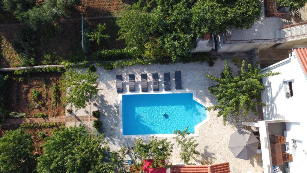 an overhead view of a swimming pool in a yard at Holiday Retreat Apartment - Zadar in Zadar