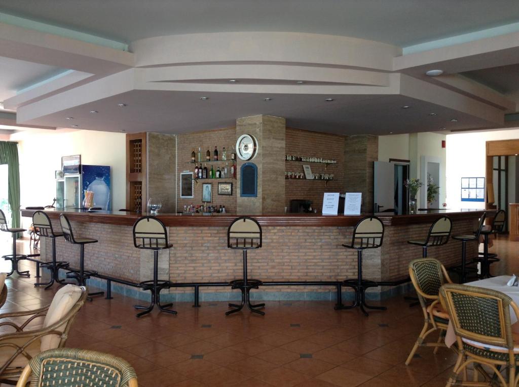 Lounge alebo bar v ubytovaní Pylea Beach Hotel