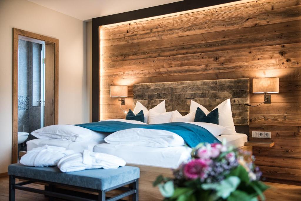 Postel nebo postele na pokoji v ubytování Hotel zur Post