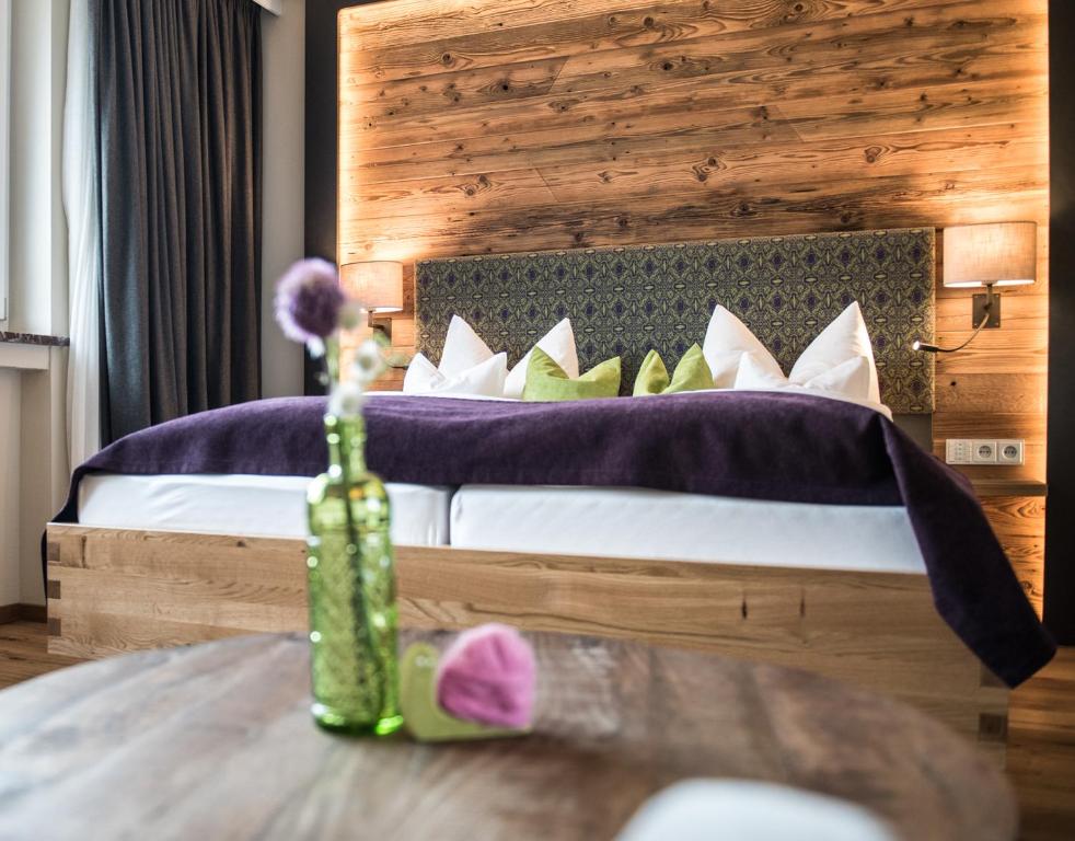 Postel nebo postele na pokoji v ubytování Hotel zur Post