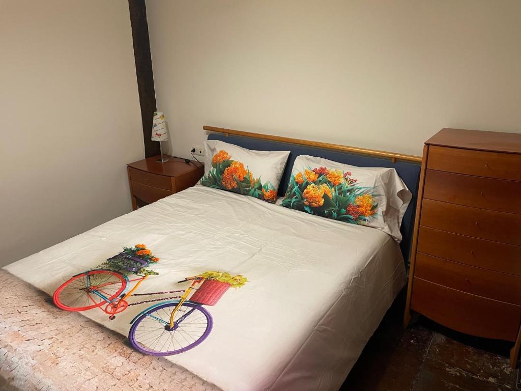 เตียงในห้องที่ Old Town Palace (Casco Viejo Bilbao) EBI01877