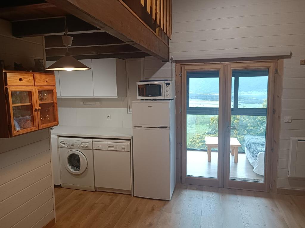Kuchyň nebo kuchyňský kout v ubytování chalet près des pistes avec vue panoramique