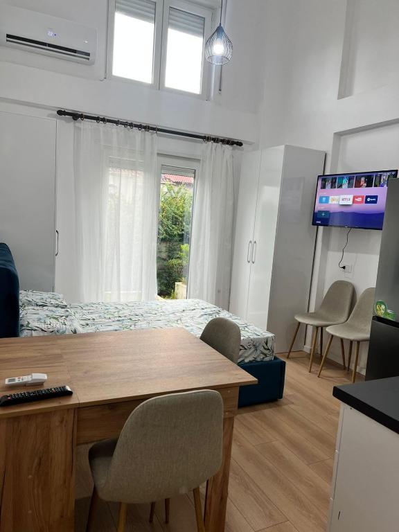 Atrium Apartment - Image 5