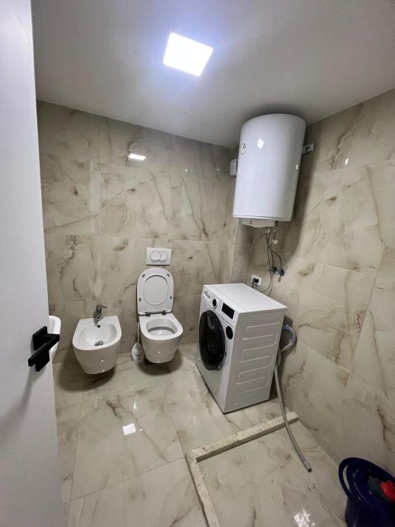Atrium Apartment - Image 8