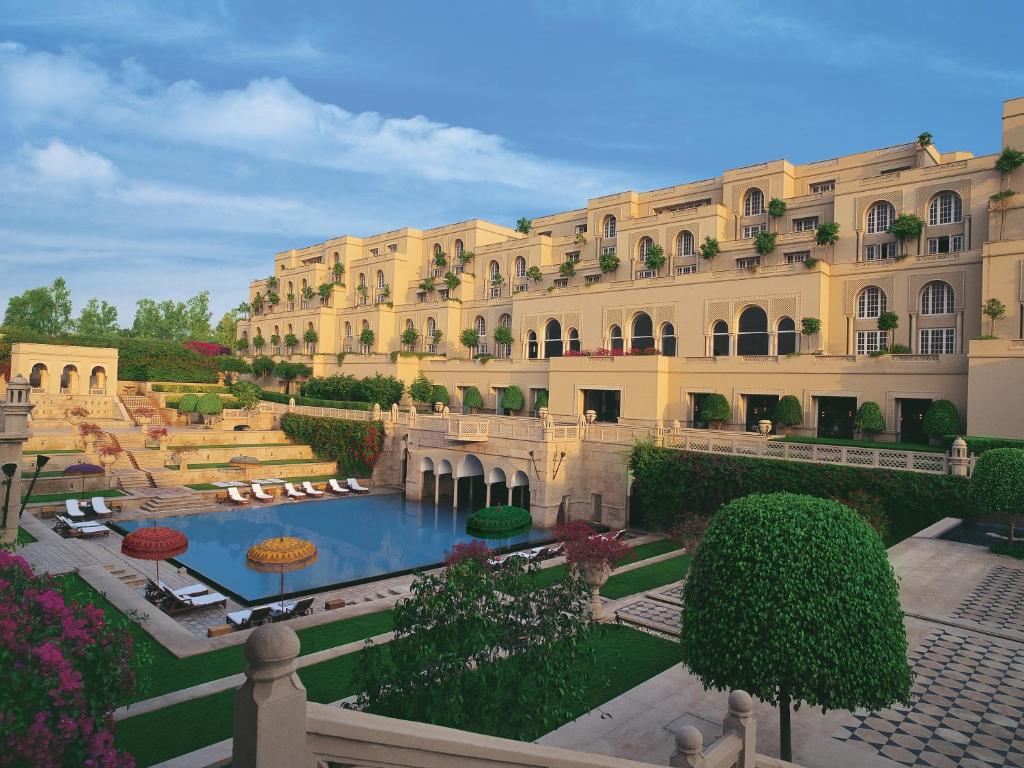 Bazén v ubytování The Oberoi Amarvilas Agra nebo v jeho okolí