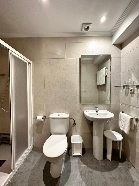 A bathroom at Pension Anoeta