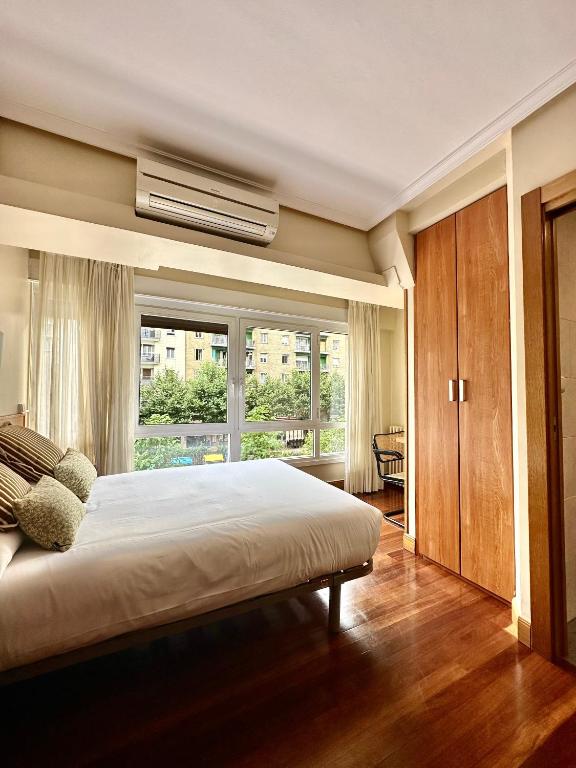 A bed or beds in a room at Pension Anoeta