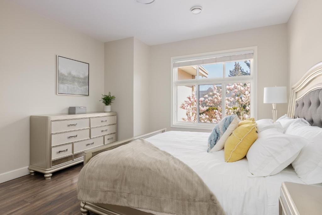 West Coast Cozy Home photo