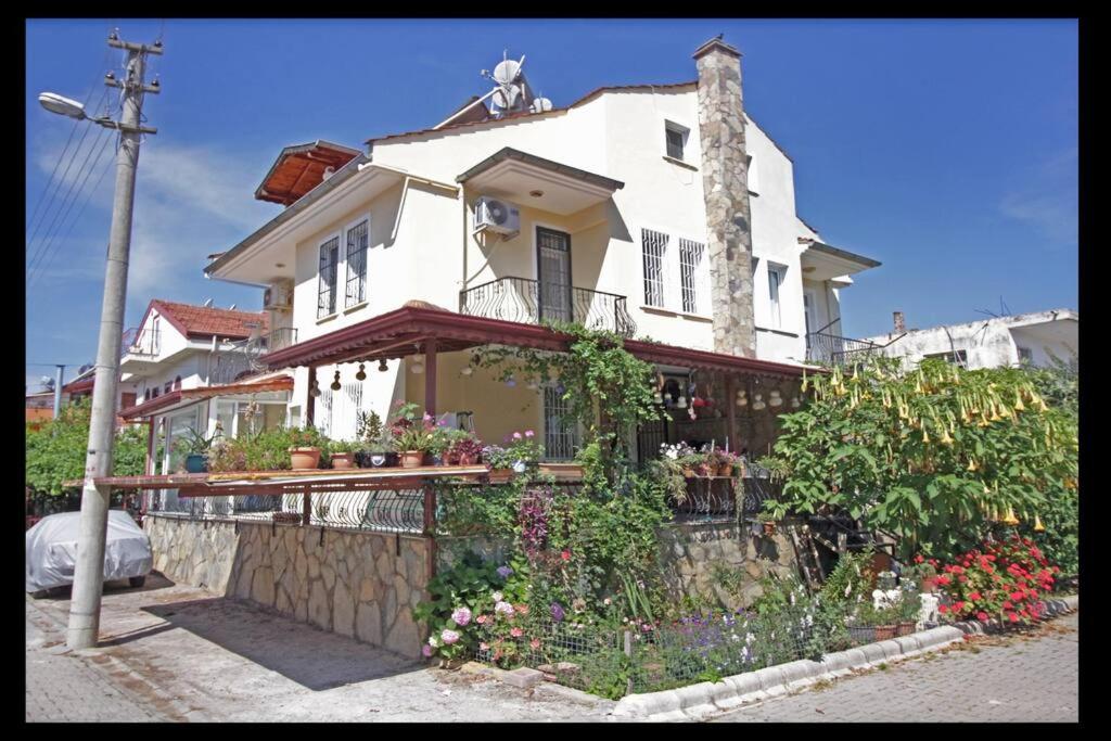 Fethiye’de Merkezi Konumda İkiz Villa