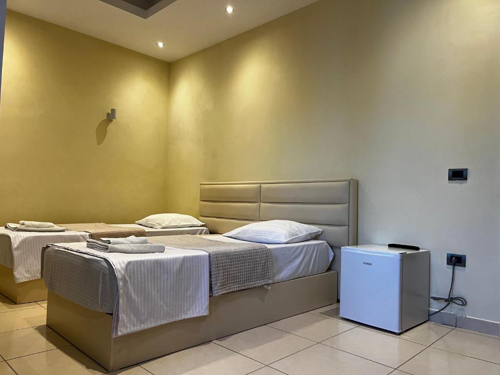 Postel nebo postele na pokoji v ubytování HOTEL SARDA
