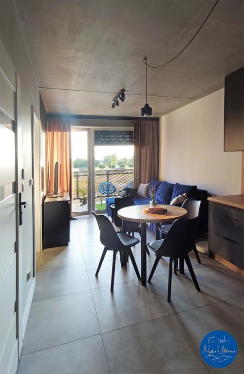 a living room with a table and a couch at Nyskie Ustronie in Nysa