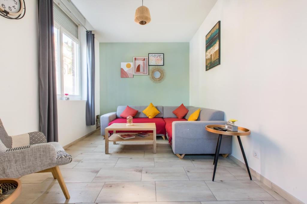 Zdjęcie z galerii obiektu Cosy house 10P - 5 chambres -5 salles de bain - proche Lille et toutes commodités w mieście Roubaix