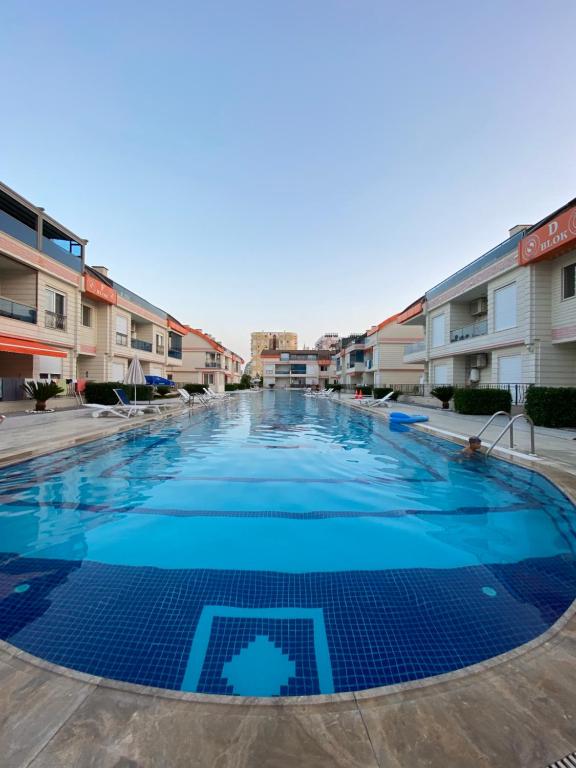 a large swimming pool in the middle of a courtyard at Lara Kundu Oteller Bölgesi in Aksu