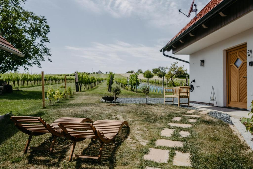 Aed väljaspool majutusasutust Weinberg Chalet Kokumandl