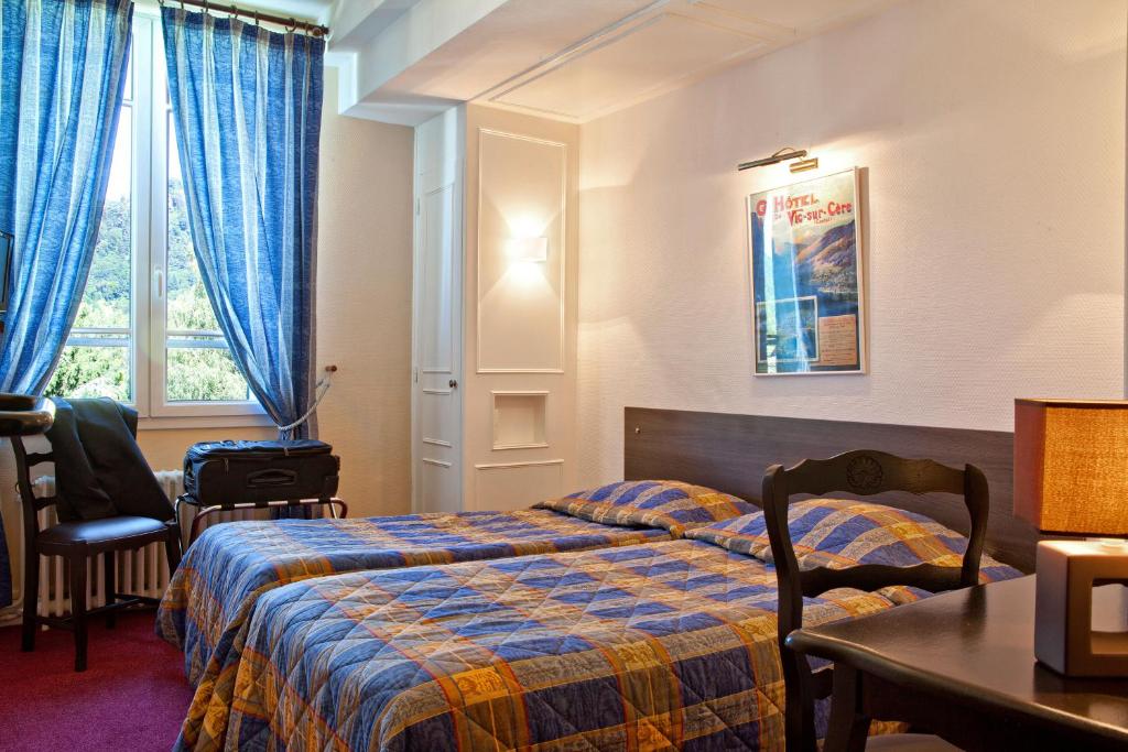 Postel nebo postele na pokoji v ubytování Hôtel et Résidence des Bains