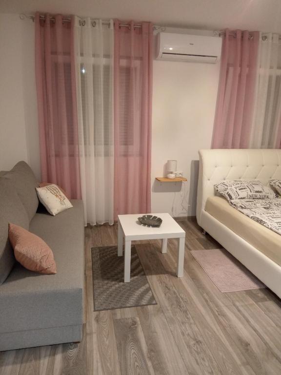 Posedenie v ubytovaní Guest House Happy day