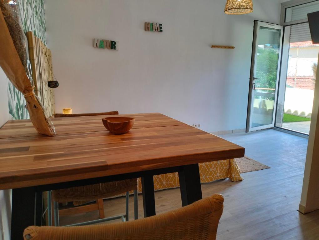 a wooden table with chairs in a room at Logement zen love, 5 mn de la plage in Toulon