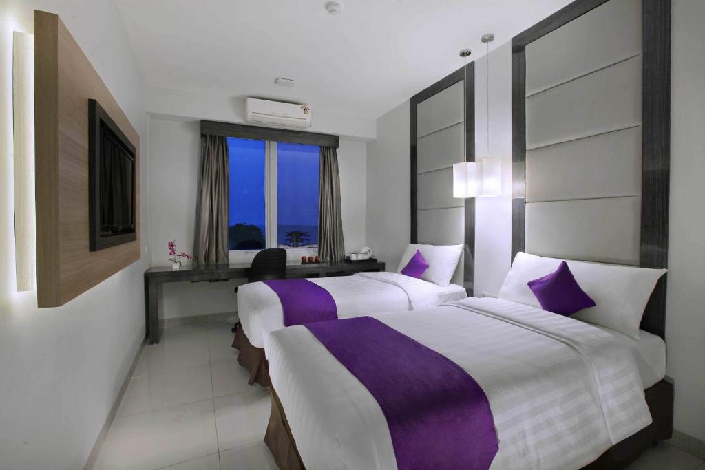 Postel nebo postele na pokoji v ubytování Quest Hotel Balikpapan by ASTON