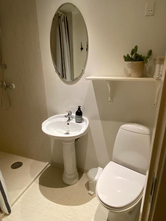 Koupelna v ubytování Klithjem Badehotel